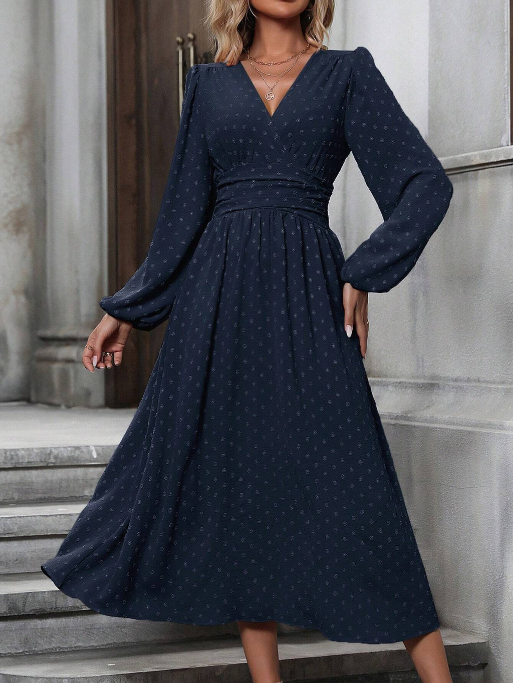 Vestido Largo con Cuello Diagonal, Pompones, Mangas Farol y Cintura Tableada